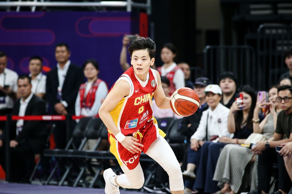 徐静雨：杨舒予速度和判断俱佳 未来十年都会是女篮绝对主力之一